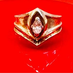 14K. Solid gold. Sz 4-4 1/2